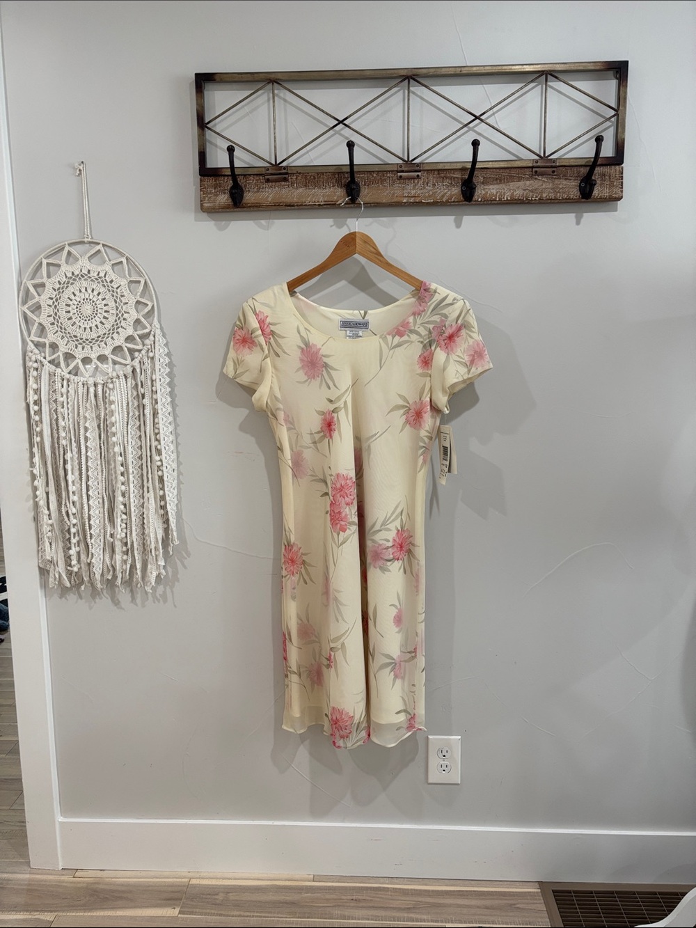NWT Vintage Deadstock Floral Cream Short-Sleeve Dress with Pink Blooms